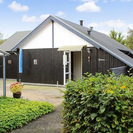 Four-bedroom Holiday In * Hals