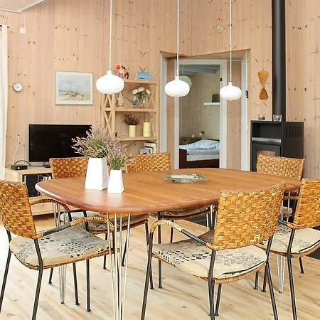 Four-bedroom Holiday In * Hals
