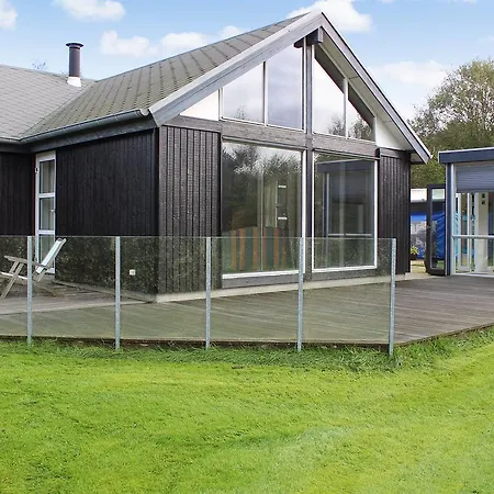 Four-bedroom Holiday In * Hals